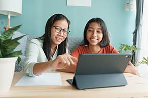 Mom Child Ipad Inline Sm